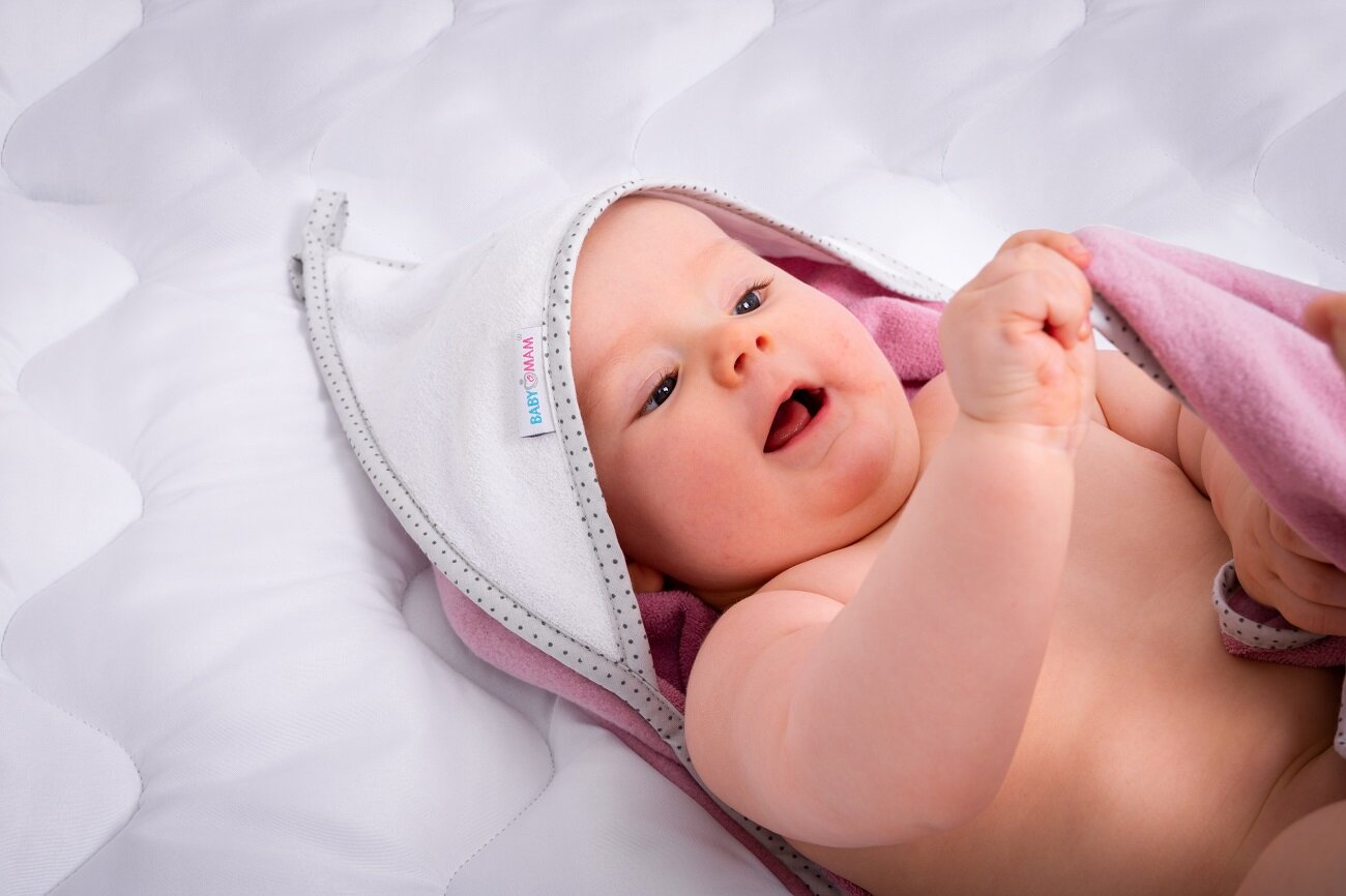 Vaikiškas rankšluostis su gobtuvu Babymam, 100x100 cm, Rožinis цена и информация | Maudynių priemonės | pigu.lt