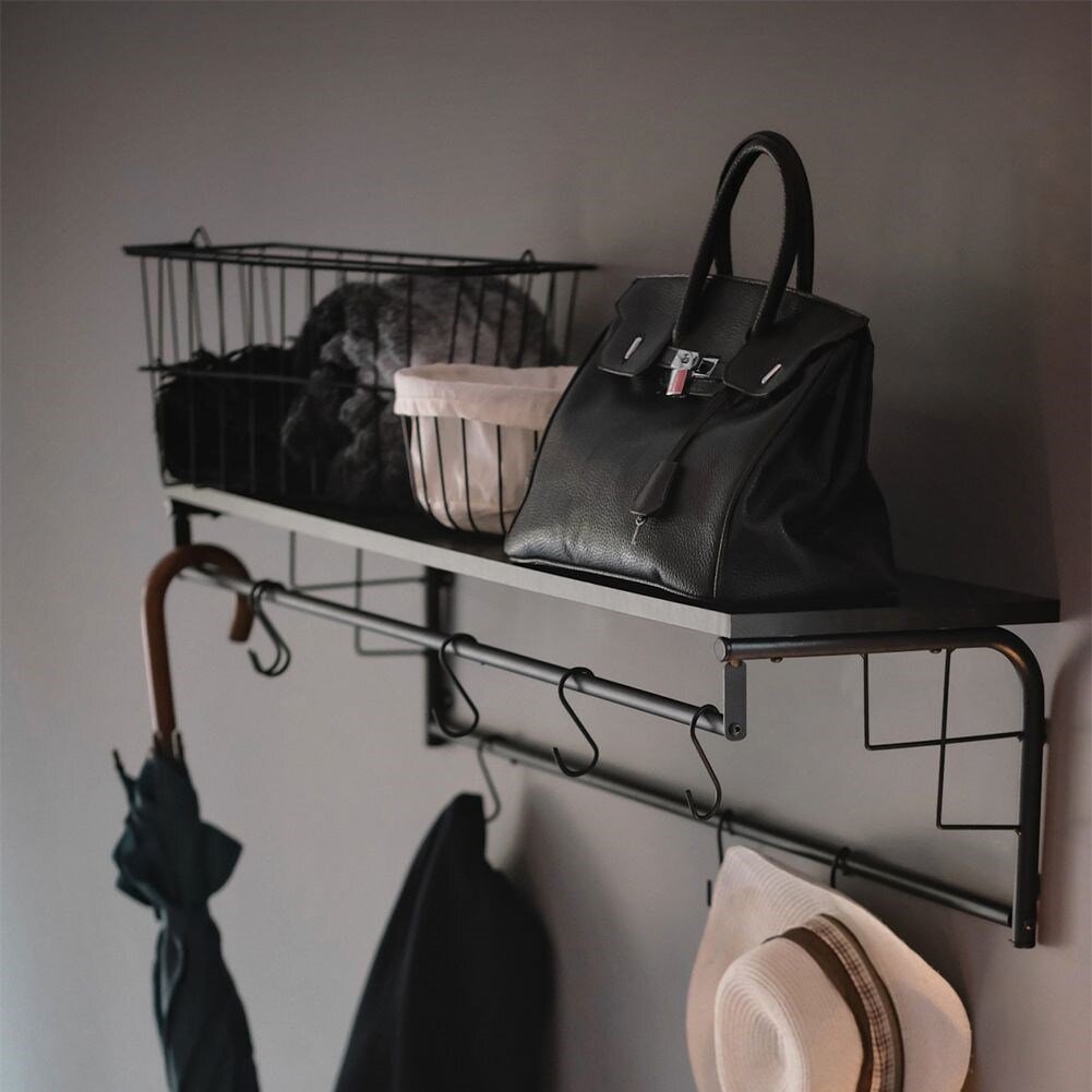 Sieninė lentyna su pakabomis, juoda kaina ir informacija | Drabužių kabyklos | pigu.lt