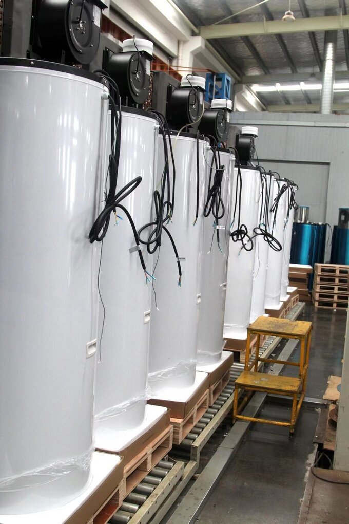 Vandens šildytuvas su įmontuotu oras/vanduo šilumos siurbliu Elix Hybrid SR300 kaina ir informacija | Vandens šildytuvai | pigu.lt
