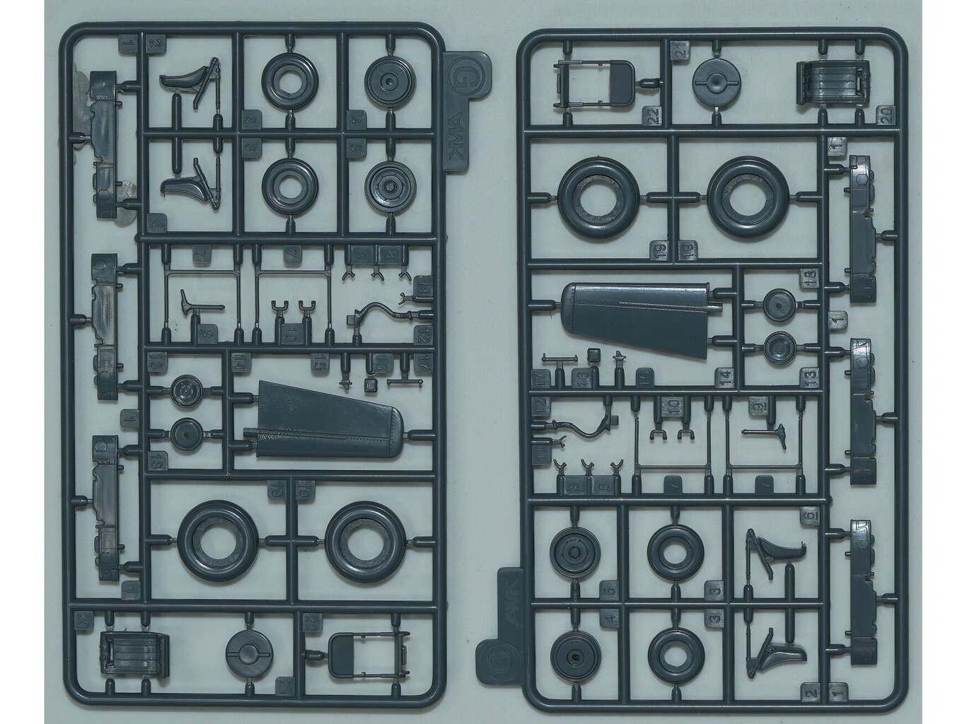 Surenkamas modelis AMK Mi-17 Hip Early, 1/48 kaina ir informacija | Konstruktoriai ir kaladėlės | pigu.lt