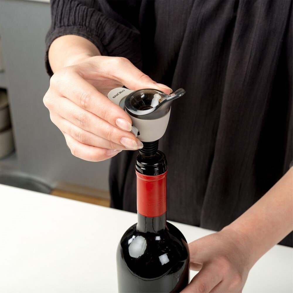 Vyno butelio kamštis su piltuvėliu Nava, 9x7 cm цена и информация | Virtuvės įrankiai | pigu.lt