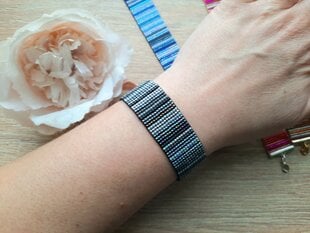 Серо-черный браслет сплетенный из бисера цена и информация | Женские браслеты | pigu.lt