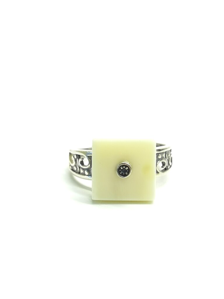 Sidabrinis žiedas su baltu gintaru, Amber Storm kaina ir informacija | Žiedai | pigu.lt
