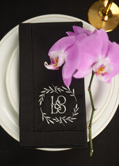 Dekoratyvinė servetėlė su siuvinėjimu Lo & Lo, 45x45 cm kaina ir informacija | Staltiesės, servetėlės | pigu.lt