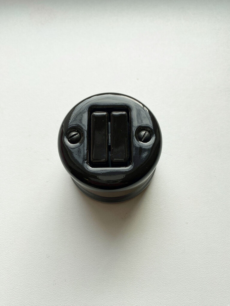 Olde Worlde Surface mounted push button switch, 2 Gang two-way K1-R220QSB sieninis jungiklis Juoda , kaina ir informacija | Elektros jungikliai, rozetės | pigu.lt