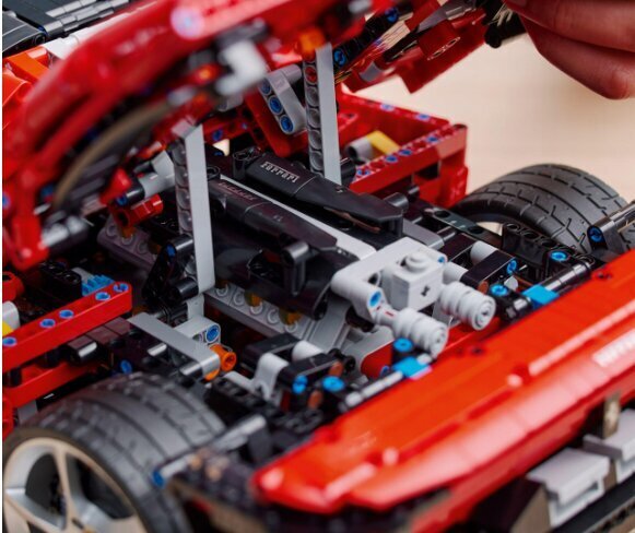 42143 LEGO® Technic Ultimate Car Concept Ferrari ir pliušinė pagalvė Katė kaina ir informacija | Konstruktoriai ir kaladėlės | pigu.lt