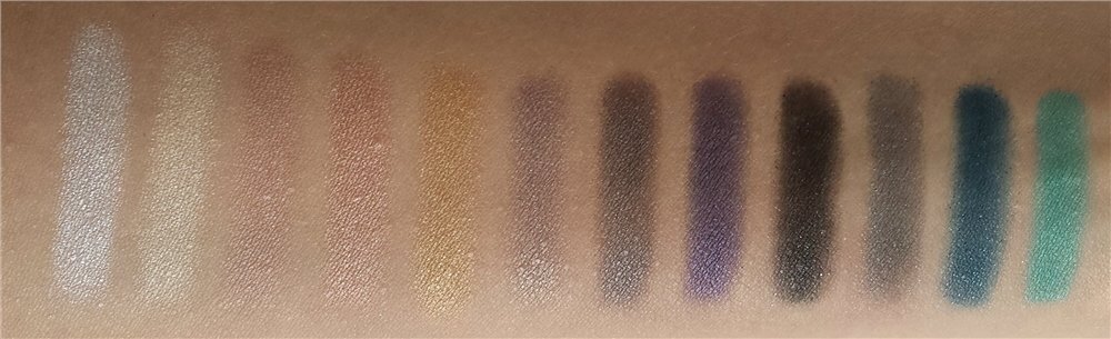 Akių šešėlių paletė Makeup Revolution Redemption Essential Day To Night 14 g kaina ir informacija | Akių šešėliai, pieštukai, blakstienų tušai, serumai | pigu.lt