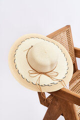 Light Women's Hat With Ornaments Beige 25388-uniw цена и информация | Женские шапки | pigu.lt