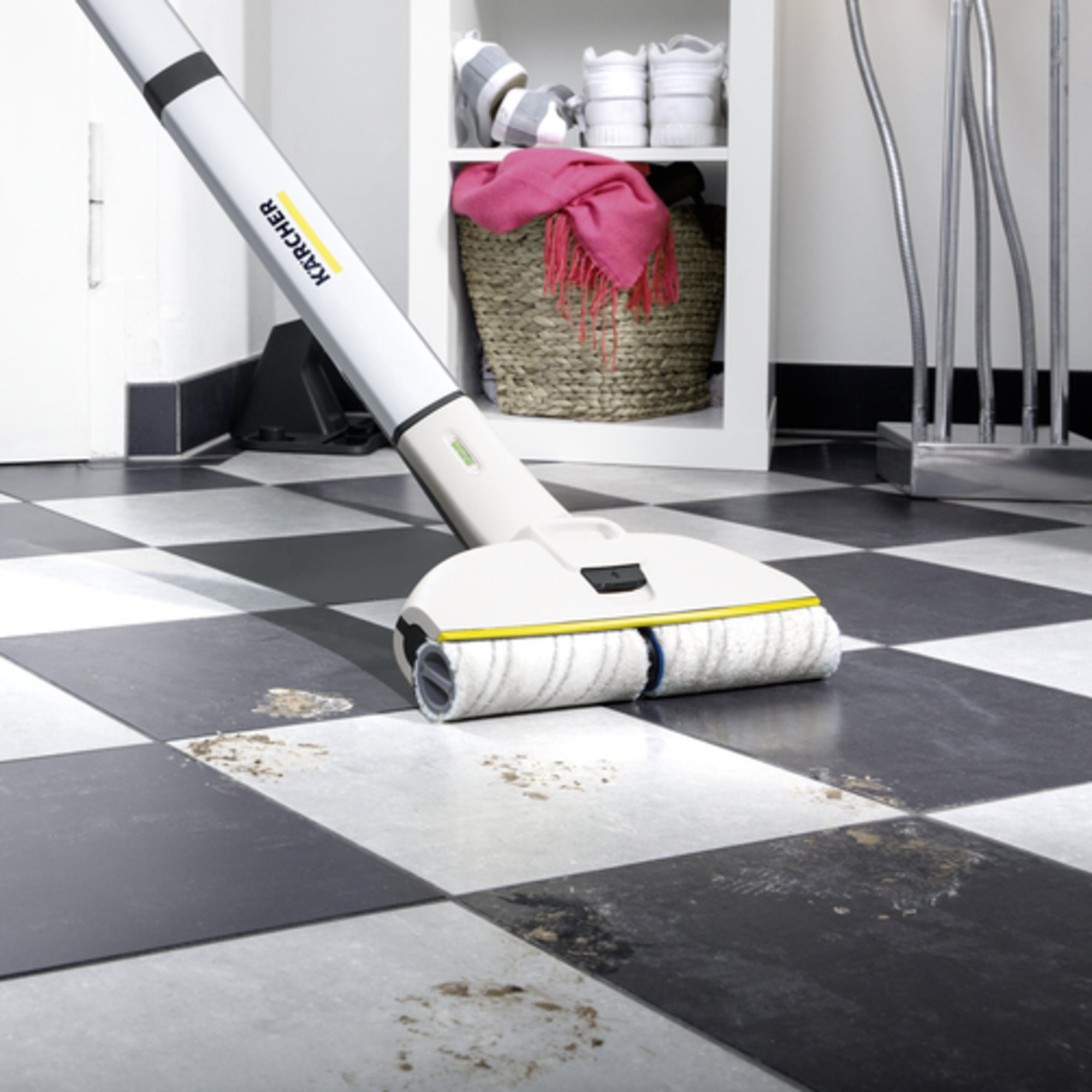 Põrandapuhastusvahend EWM 2 Premium: eemaldab vedeliku ja plekid
