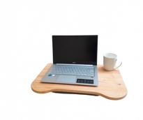 Paminkštintas nešiojamojo kompiuterio stovas suteikia komforto dirbant kompiuteriu lovoje.