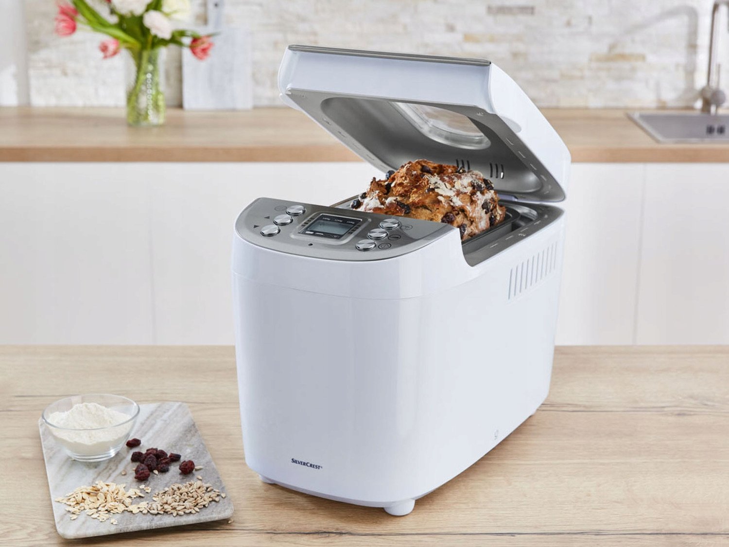 Duonkepė SilverCrest, baltos duonos kepimo mašina, 850 W. Dominuojanti spalva: balta