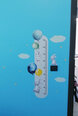Наклейка на интерьер Высотомер Зайцы и разноцветные воздушные шары