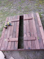 Uždaroma medinė smėlio dėžė Piccolo su agrotekstile ir tentu, 120cm kaina