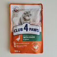 CLUB 4 PAWS Premium visavertis konservuotas ėdalas suaugusioms katėms su antiena padaže, 100 g x 24 vnt.