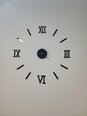 Sieninis laikrodis su romėniškais skaitmenimis juodas