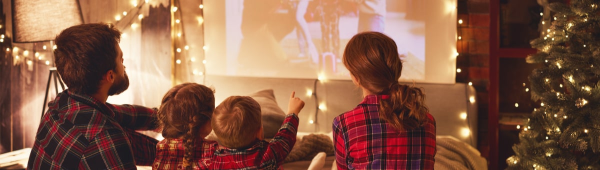 seima jaukiai papuostuose namuose ziuri kaledini filma